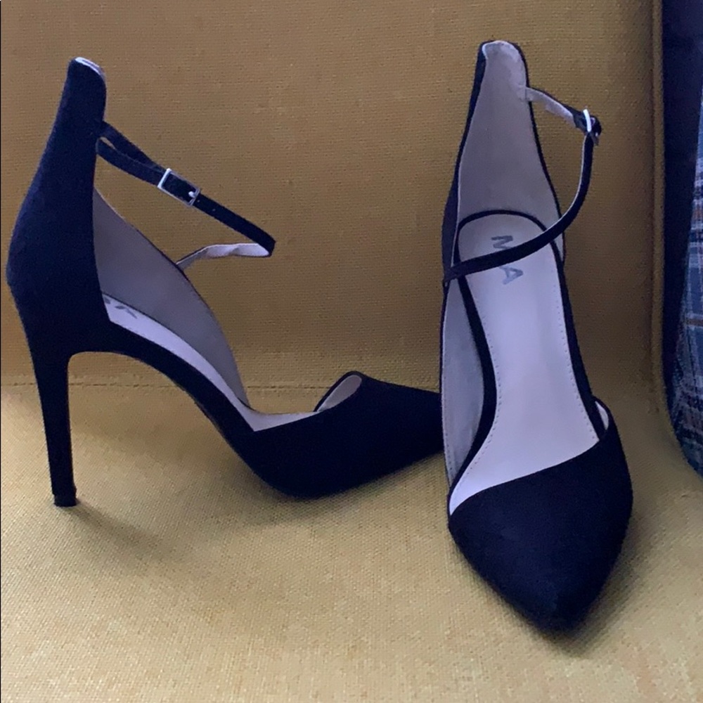 Asymmetric Black Heels S-7